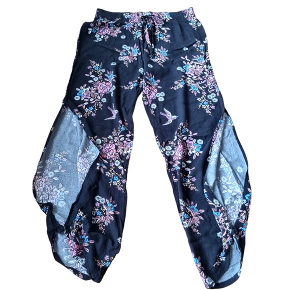 3/$40 Sale! Bebop 'I Dream Of Jeannie' Floral Pants - Picture 4 of 8